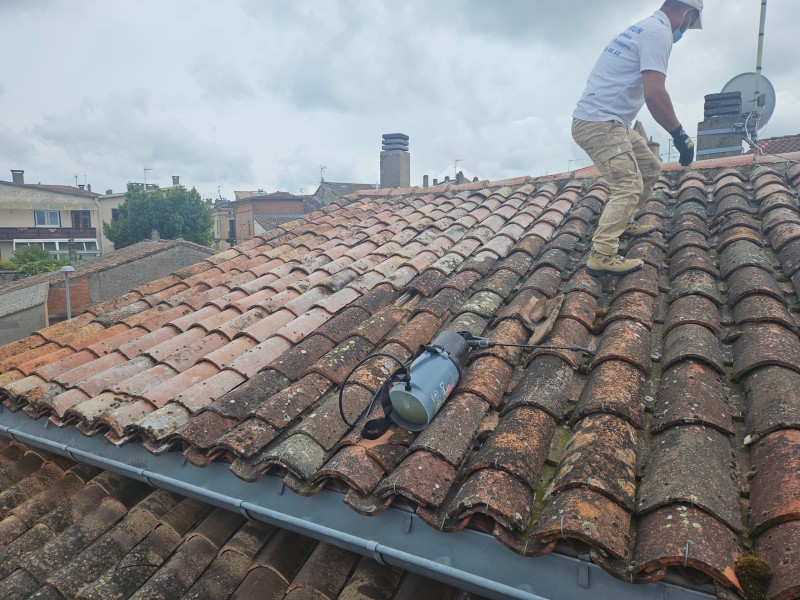 Chantier d'entretien et de nettoyage de toiture à Montastruc-la-Conseillère