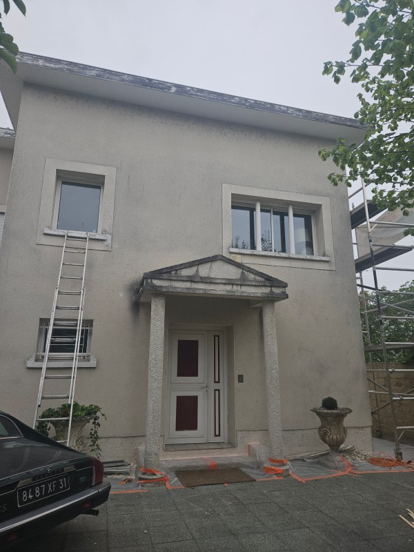 Ravalement de façade d'un immeuble à Blagnac
