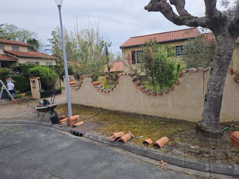 Peintures d'une murette et de ses tuiles à Rabastens : Avant / Après