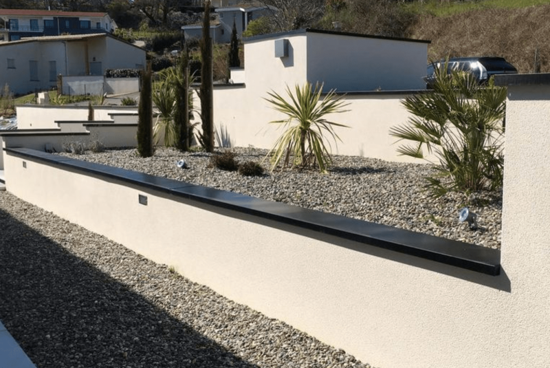 Pourquoi faire poser une couvertine en zinc sur votre muret extérieur à Gaillac ? 