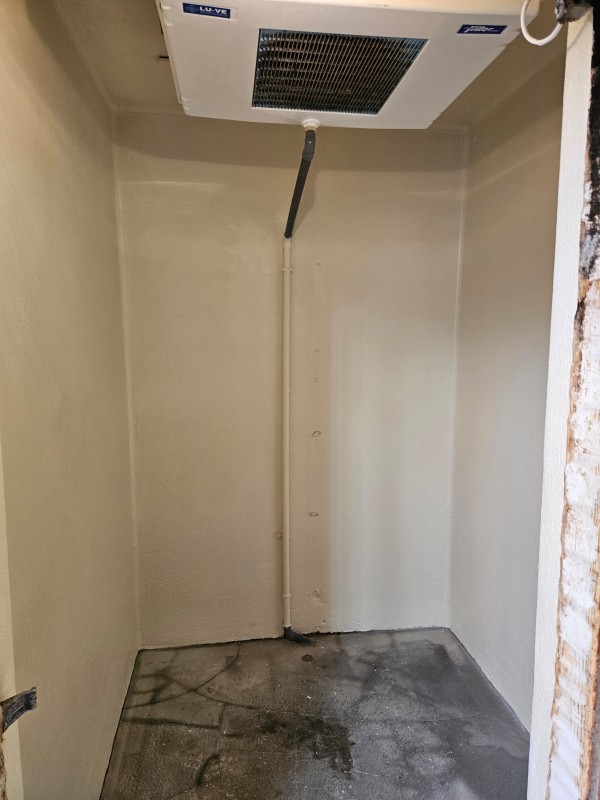 Artisan pour peinture intérieure d'une chambre froide à Bessières