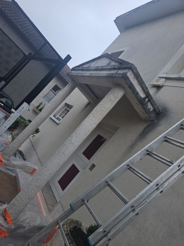 Ravalement de façade d'un immeuble à Blagnac