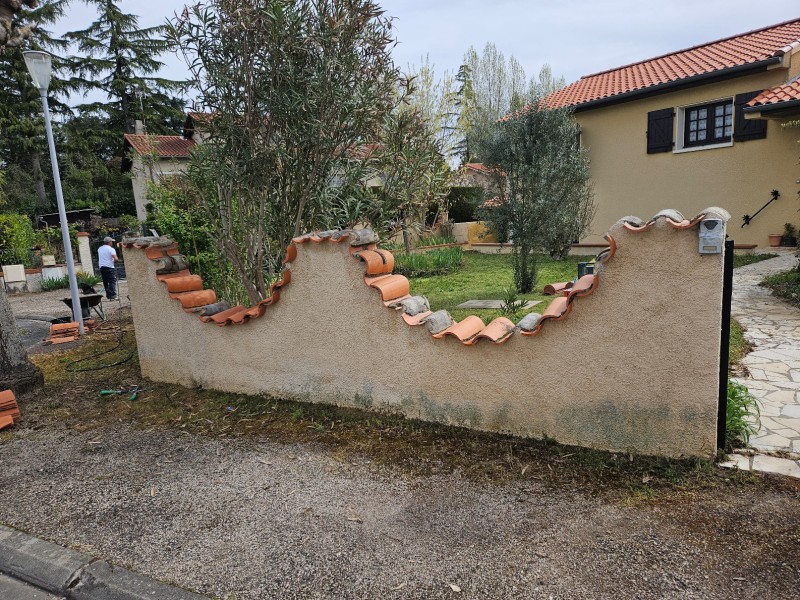 Peintures d'une murette et de ses tuiles à Rabastens : Avant / Après